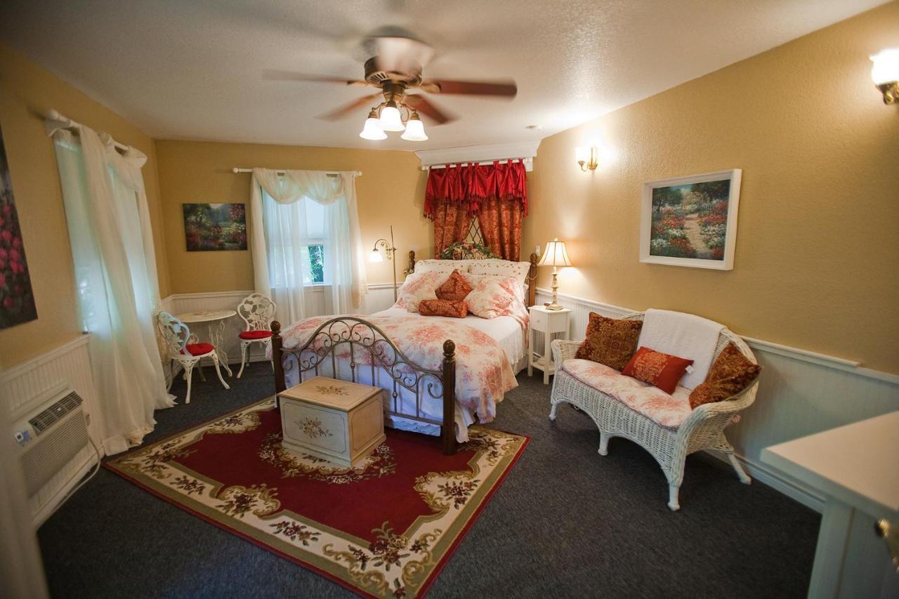 Bed And Breakfast On White Rock Creek Waco Esterno foto
