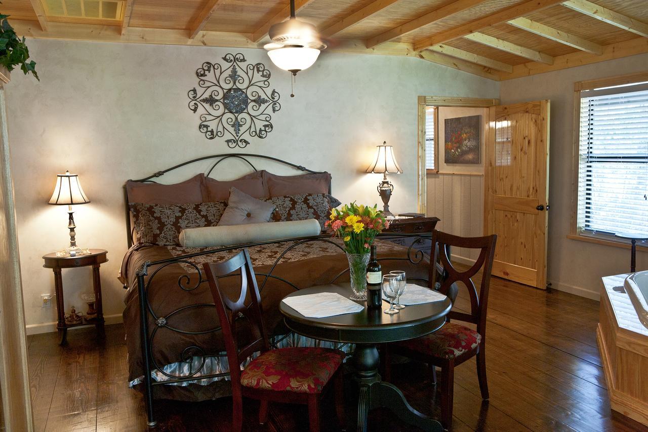 Bed And Breakfast On White Rock Creek Waco Esterno foto